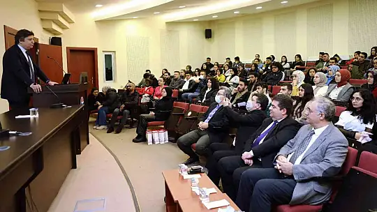 Öğrencilere sermaye piyasalarında trendler ve kariyer planlaması anlatıldı
