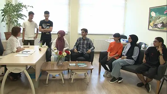 Öğrencilere ücretsiz üniversite ve bölüm tercihi için danışmanlık hizmeti