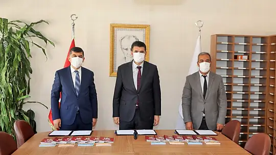 Öğrencilerin karne hediyeleri ve YKS kitapçıkları Şehitkamil'den