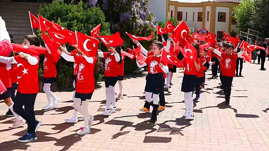 Öğrencilerin oluşturduğu kortej ilgi gördü