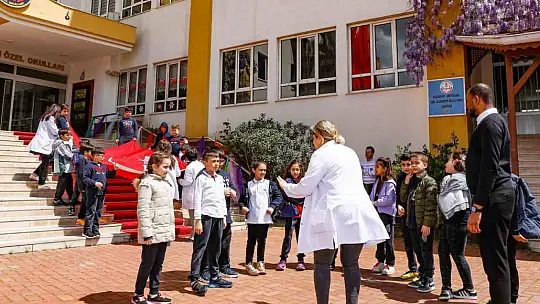 Öğrencilerin oluşturduğu kortej ilgi gördü