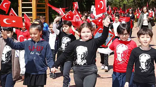 Öğrencilerin oluşturduğu kortej ilgi gördü