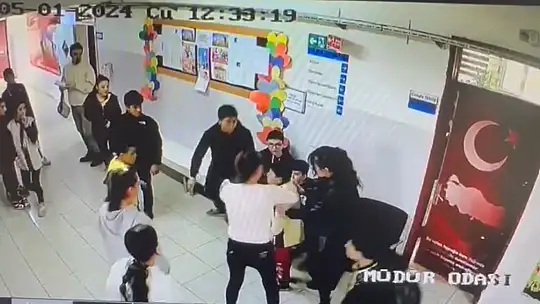 Okul müdürünün heimlich manevrası öğrencinin hayatını kurtardı