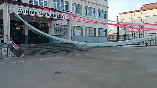 Okuldaki mezuniyet kutlamasında helyum gazlı balon patladı: 8 yaralı