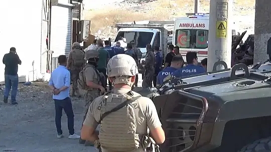 Önce 2 yaşındaki oğlunu rehin aldı, sonra kendini vurdu