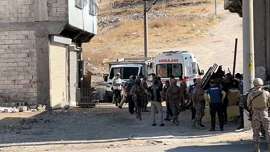 Önce 2 yaşındaki oğlunu rehin aldı, sonra kendini vurdu
