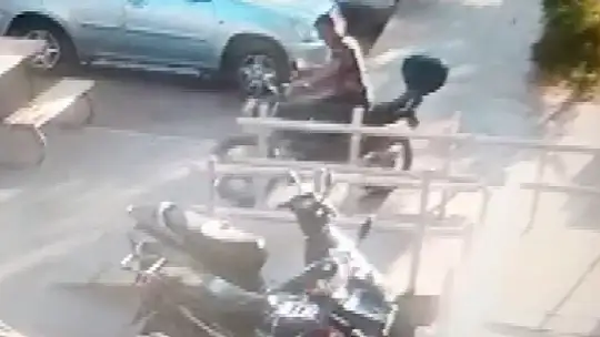 Önce gözlem yaptı, sonra park halindeki motosikleti çaldı