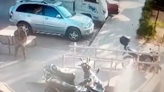 Önce gözlem yaptı, sonra park halindeki motosikleti çaldı