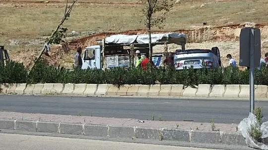 Yeşilvadi yolunda orta refüje çarpan otomobil takla attı: 2 yaralı