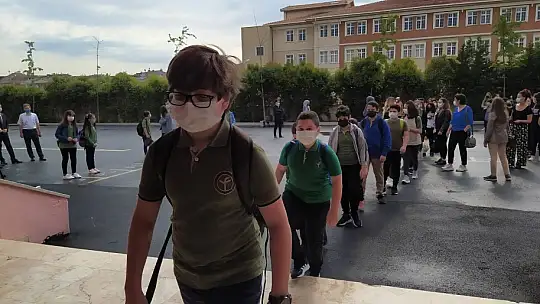 Ortaokul ve liselerde yüz yüze eğitim başladı