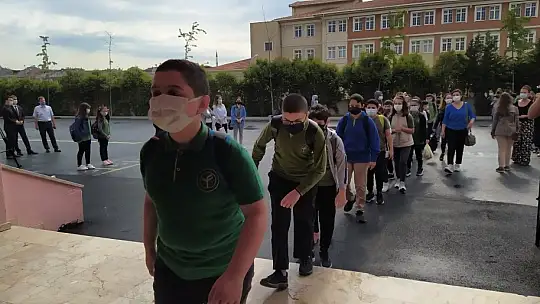 Ortaokul ve liselerde yüz yüze eğitim başladı