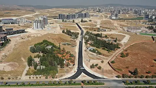 Osmangazi Mahallesi'nde yeni açılan yollar asfaltlanıyor