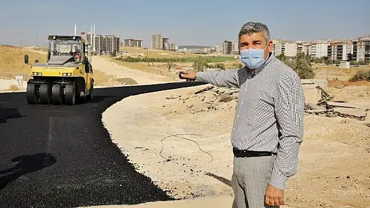 Osmangazi Mahallesi'nde yeni açılan yollar asfaltlanıyor