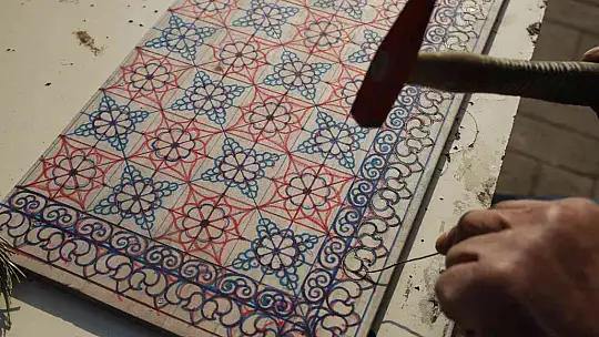 Osmanlı saraylarını süsleyen sedef sanatını bugüne taşıyorlar