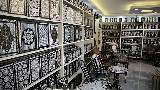 Osmanlı saraylarını süsleyen sedef sanatını bugüne taşıyorlar