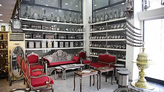 Osmanlı saraylarını süsleyen sedef sanatını bugüne taşıyorlar