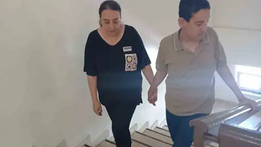 Otizm hastası genç Satranç öğrenerek yaşama tutunuyor