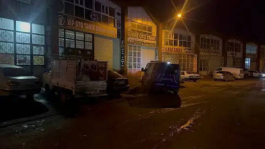 Oto sanayi esnafı ile müşteriler arasında silahlı kavga: 1'i ağır 3 yaralı