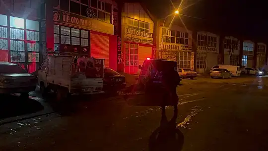 Oto sanayi esnafı ile müşteriler arasında silahlı kavga: 1'i ağır 3 yaralı