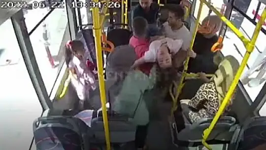 Otobüs şoförü baygınlık geçiren kız çocuğunu hastaneye yetiştirdi