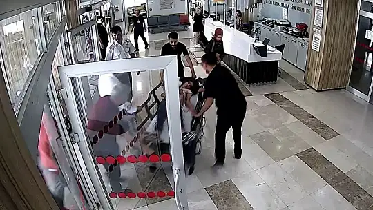 Otobüs şoförü baygınlık geçiren kız çocuğunu hastaneye yetiştirdi