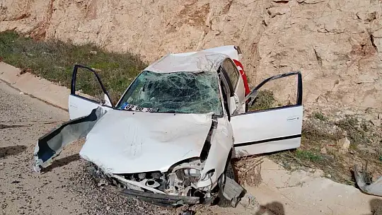 Adıyaman-Gaziantep yolunda otomobil şarampole yuvarlandı: 1 yaralı