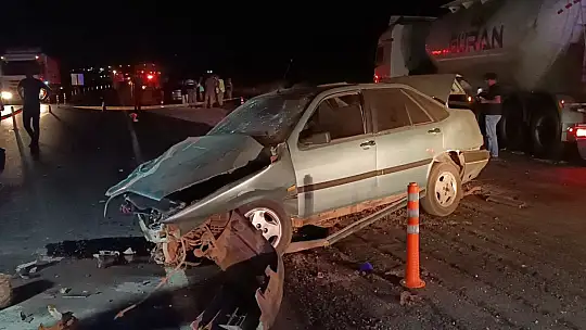 Otomobil tıra arkadan çarptı: 1 ölü, 1 yaralı