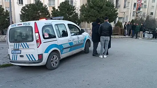Otomobilin altına alarak metrelerce sürüklediği çocuk ağır yaralandı
