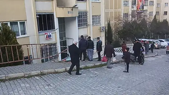 Otomobilin altına alarak metrelerce sürüklediği çocuk ağır yaralandı