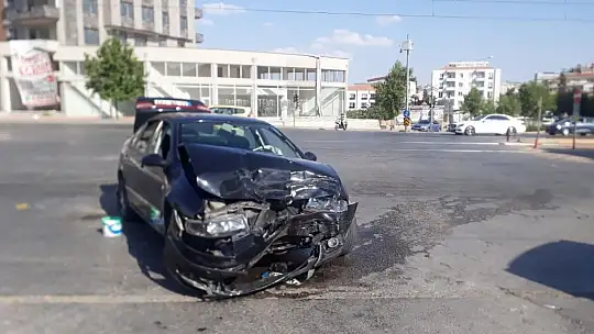 Gaziantep'te otomobille ticari araç çarpıştı: 5 yaralı