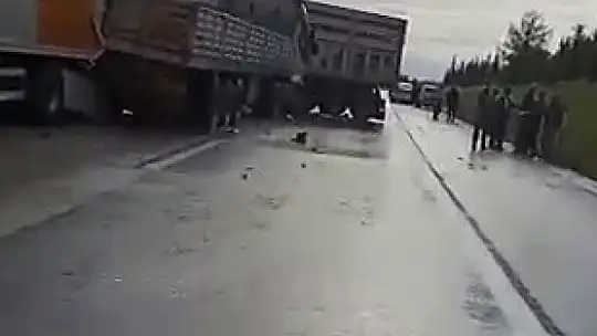 Otoyolda 3 zincirleme kaza: 10 yaralı