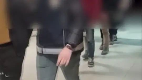 Otoyolda durdurulan araçtan 6 düzensiz göçmen çıktı