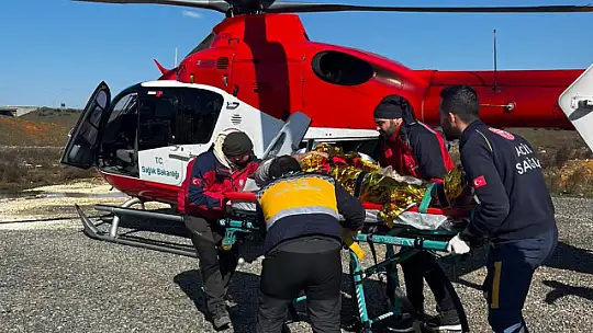 (Özel) 130 saat sonra ailesiyle enkazdan çıktı, ambulanstaki sözleri herkesi ağlattı