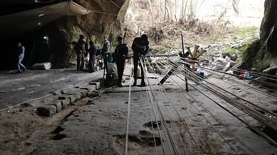 200 yıllık mağarada asırlık mesleği sürdürüyorlar
