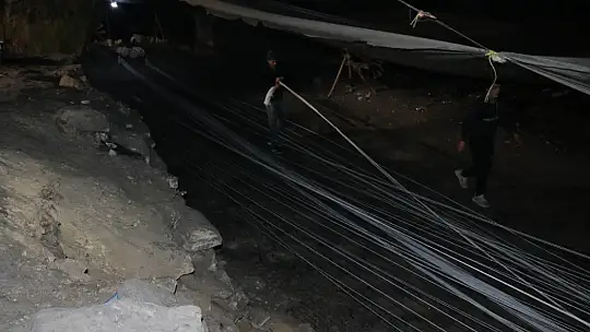 200 yıllık mağarada asırlık mesleği sürdürüyorlar