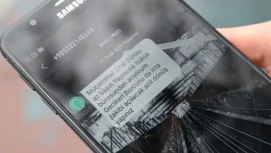 Anket yaptıklarını söyleyerek gençleri dolandırdılar