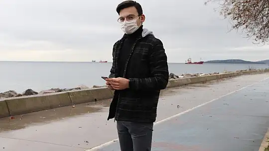 Anket yaptıklarını söyleyerek gençleri dolandırdılar