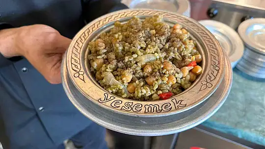 (ÖZEL) Gaziantep'te ana yemeklerin incisi: Firik pilavı