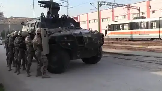 Özel harekat polislerinden nefes kesen rehine kurtarma tatbikatı