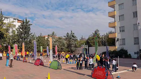 Özel kolejde Cumhuriyet şenlikleri