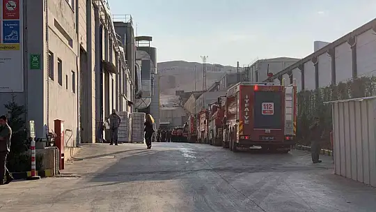 Pamuk fabrikasında yangın: 1 itfaiye eri öldü, 9 kişi yaralandı