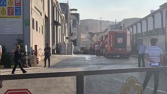 Pamuk fabrikasında yangın: 1 itfaiye eri öldü, 9 kişi yaralandı