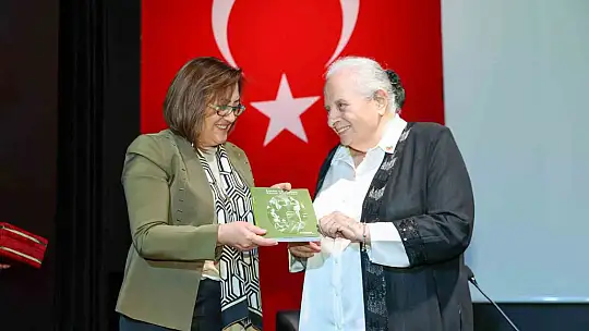 Panorama Müzesi'ni gezen Kazım Karabekir Paşa'nın kızı Timsal Karabekir duygu dolu anlar yaşadı