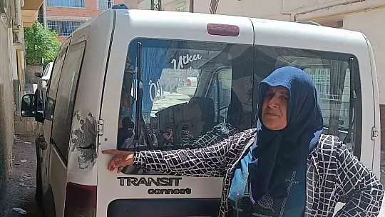 Park halindeki araç önce kundaklandı, sonra kurşun yağmuruna tutuldu