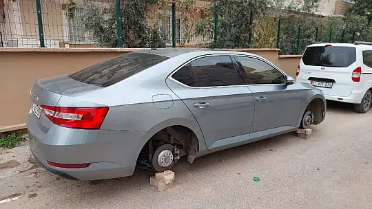 Park halindeki araçların lastiklerini jantlarıyla beraber çalan şahıs yakalandı