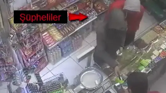 Park halindeki araçtan hırsızlık yapan 2 şahıs yakalandı