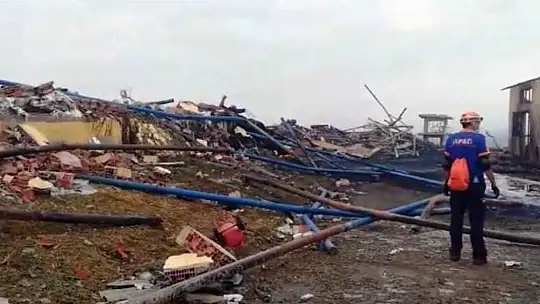 Patlama sonrası devam eden enkaz çalışmaları havadan görüntülendi