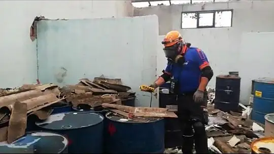 Patlama sonrası devam eden enkaz çalışmaları havadan görüntülendi