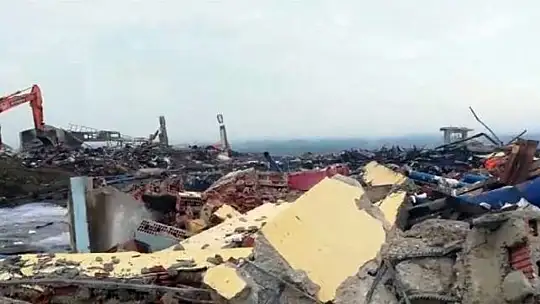 Patlama sonrası devam eden enkaz çalışmaları havadan görüntülendi