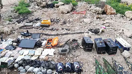 Pençe-Kilit Operasyonu'nda çok sayıda silah ve mühimmat ele geçirildi